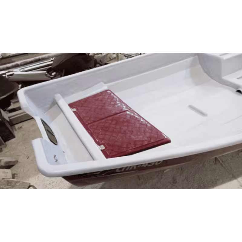 Лодка пластиковая Онегокомпозит СЛК-430 с привальным брусом