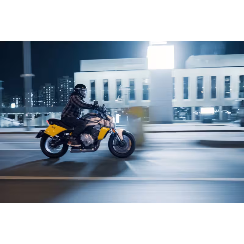 Мотоцикл спортивный Benda LFS 700, серый/желтый