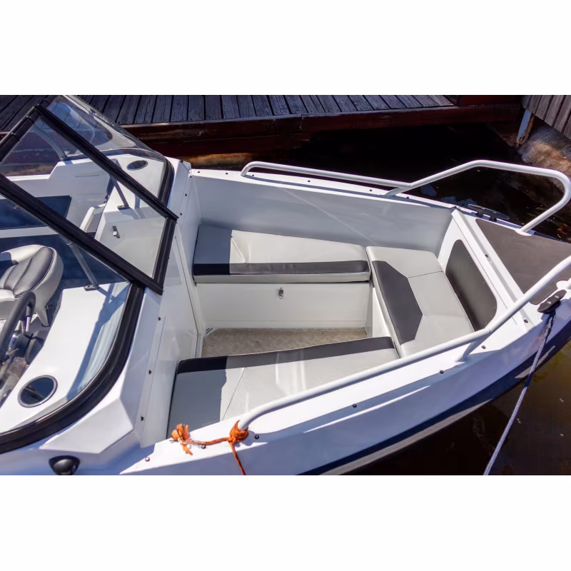 Лодка алюминиевая Vboats Yava XL Bowrider, белый с наклейкой