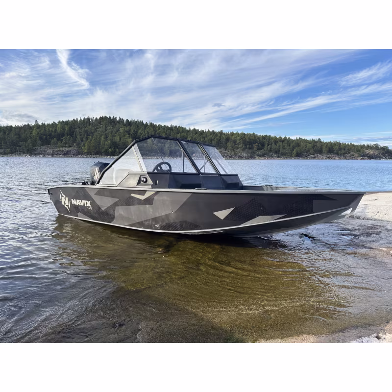 Лодка пластиковая с консолью Navix C43, красный