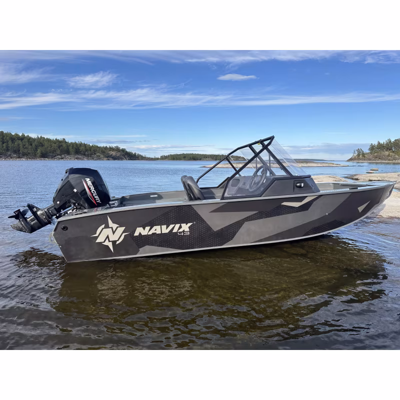 Лодка пластиковая с консолью Navix C43, красный
