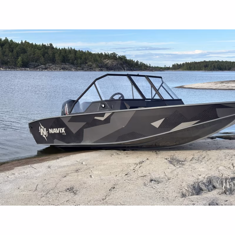 Лодка пластиковая с консолью Navix C43, красный