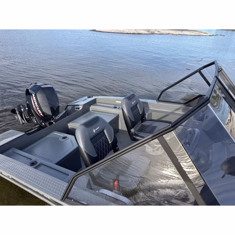Лодка пластиковая с консолью Navix C43, красный