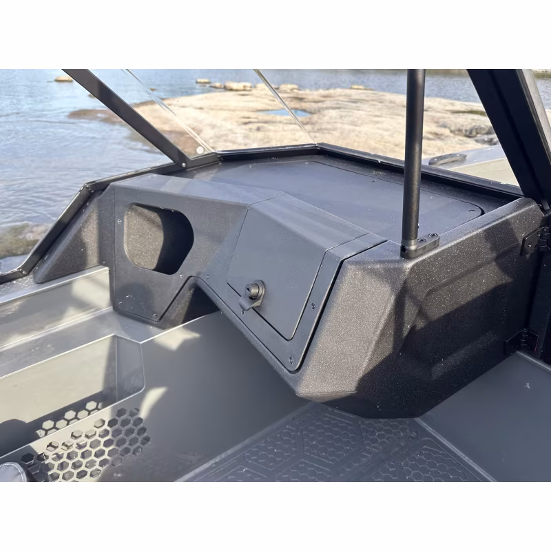 Лодка пластиковая с консолью Navix C43, красный