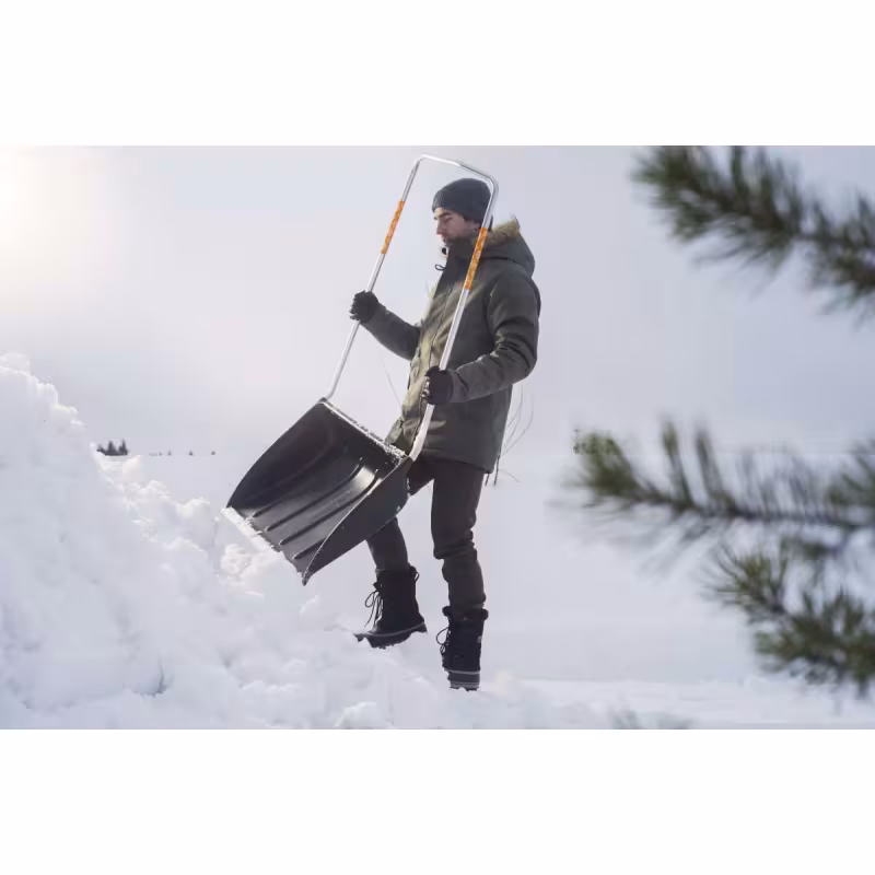 Лопата-скрепер для снега Fiskars SnowXpert 1003470