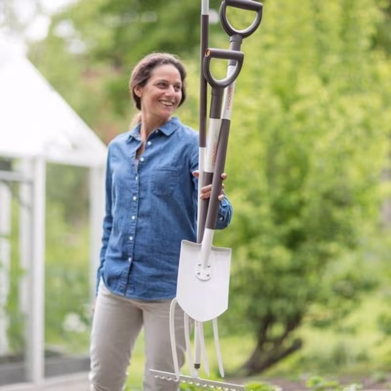 Лопата штыковая облегченная Fiskars 1019605