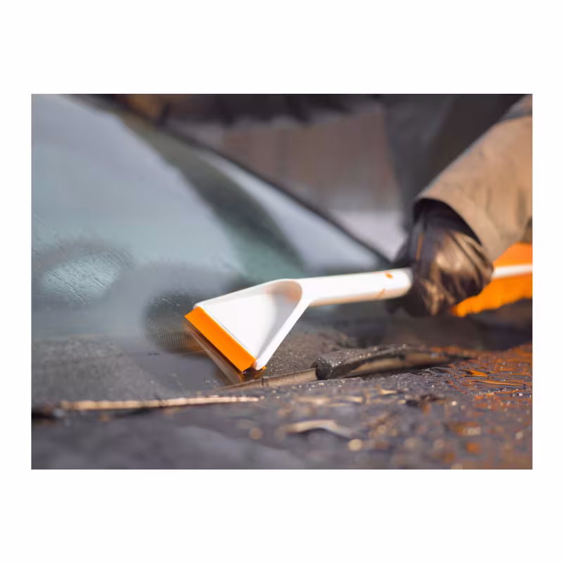 Щетка-скребок для автомобиля Fiskars SnowXpert 1019352 с водосгоном