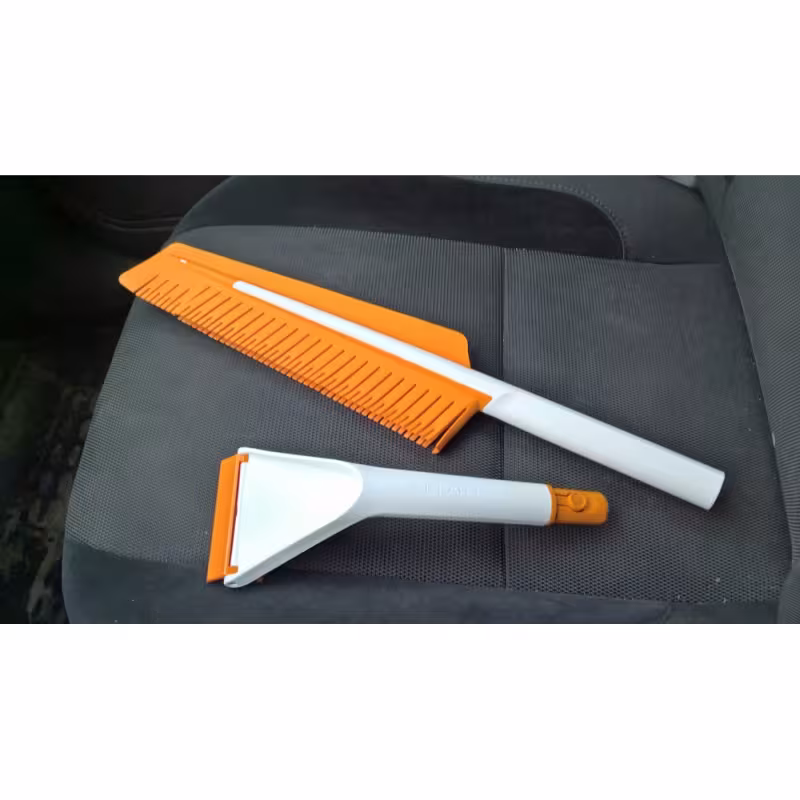 Щетка-скребок для автомобиля Fiskars SnowXpert 1019352 с водосгоном