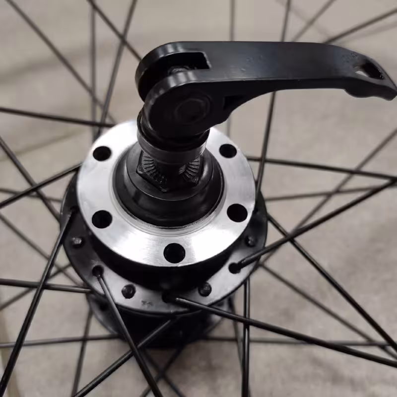 Колесо велосипедное в сборе Forward 24", переднее, втулка WZ-A282F, под диск 6 болтов, двустеночный обод