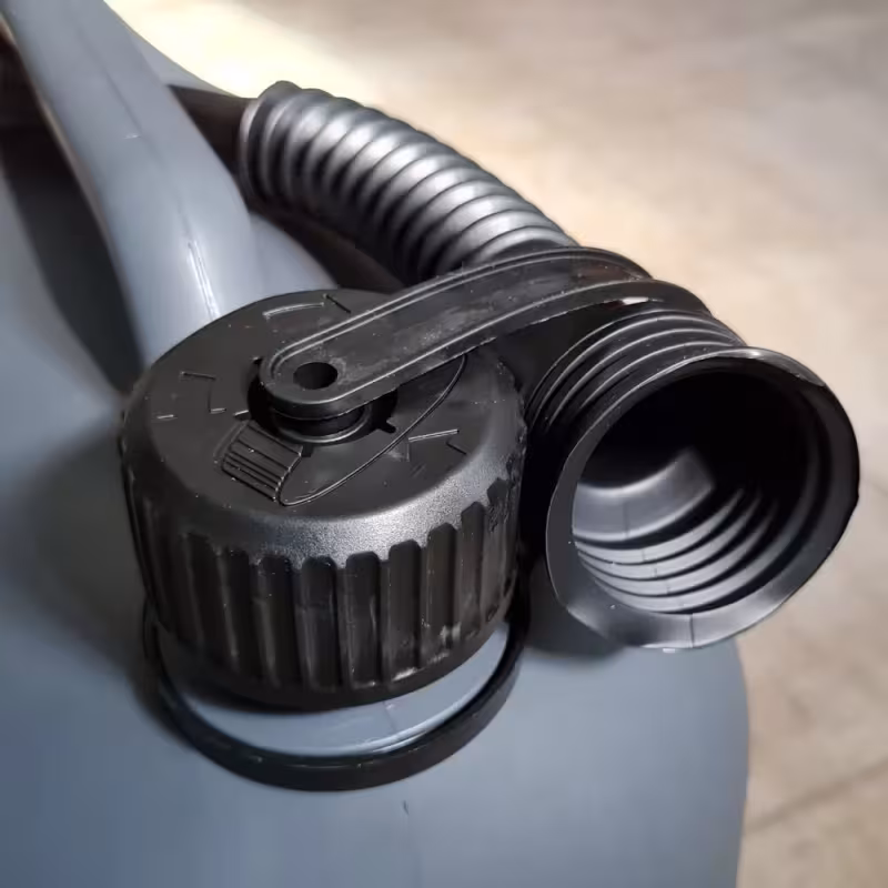 Крышка для пластиковой канистры с защитой Oktan