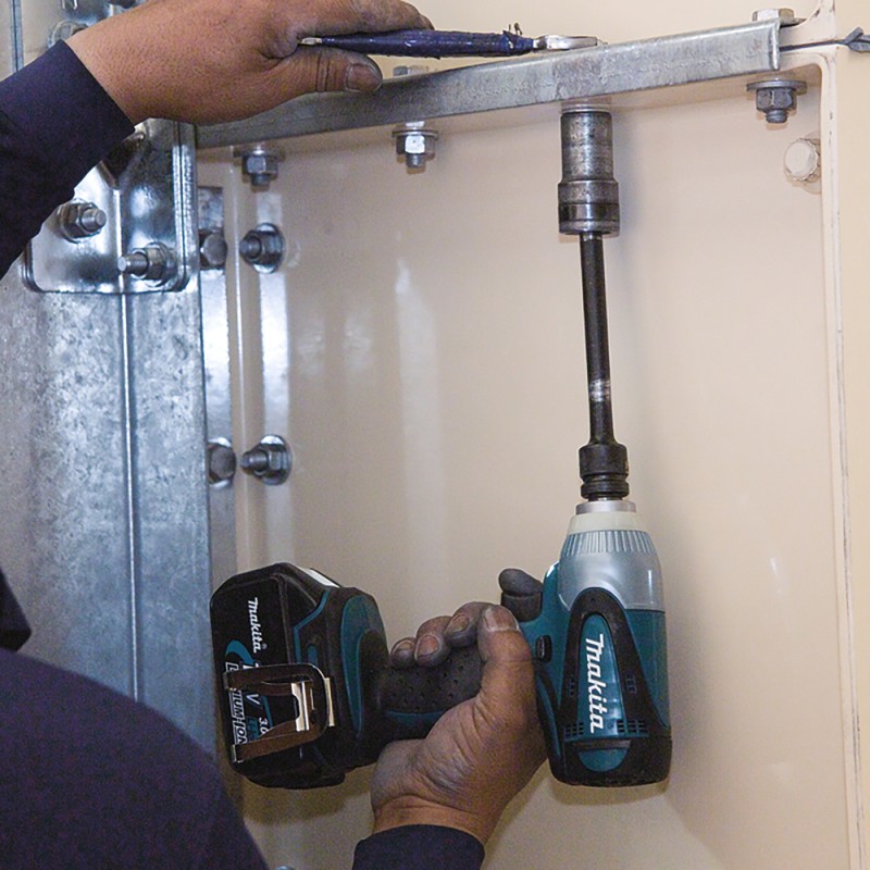 Гайковерт аккумуляторный ударный Makita DTW251RME