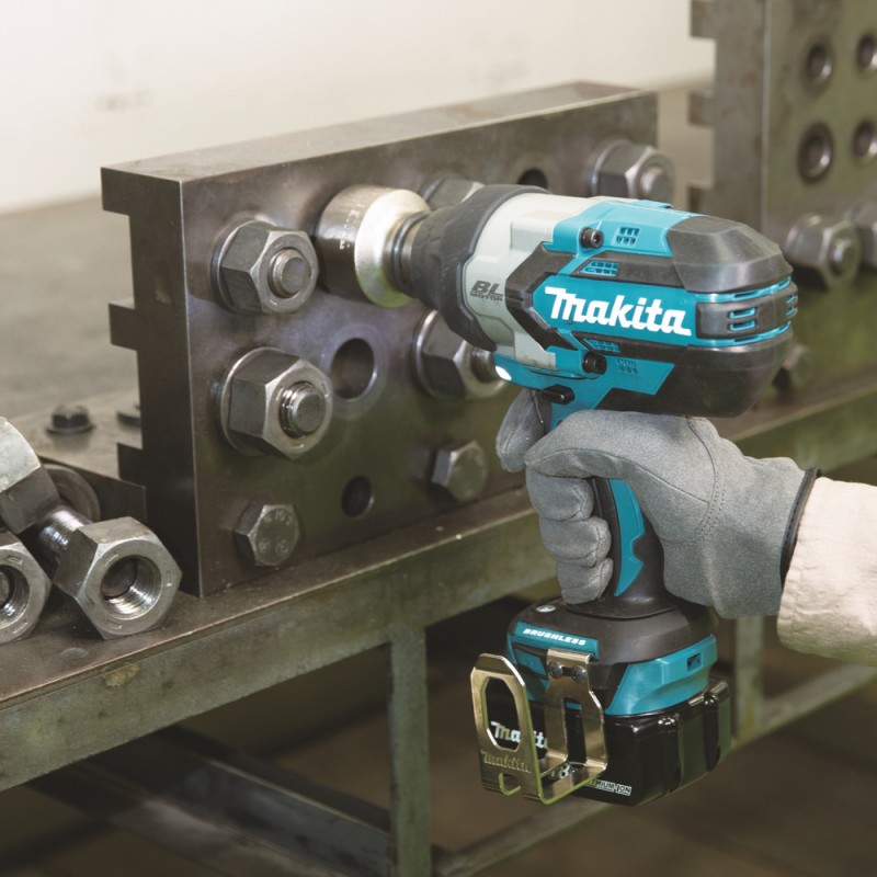 Гайковерт аккумуляторный ударный Makita DTW1001RTJ