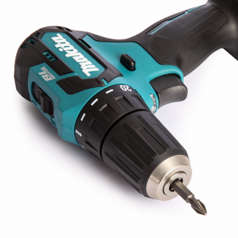 Дрель-шуруповерт аккумуляторная Makita DF332DWAE 