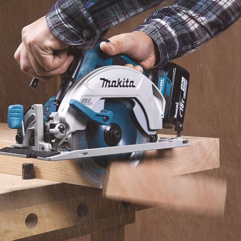 Пила дисковая аккумуляторная Makita DHS680Z 
