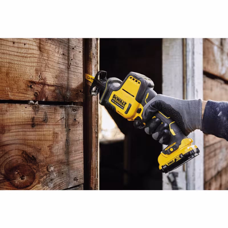 Пила сабельная аккумуляторная DeWALT DCS312N