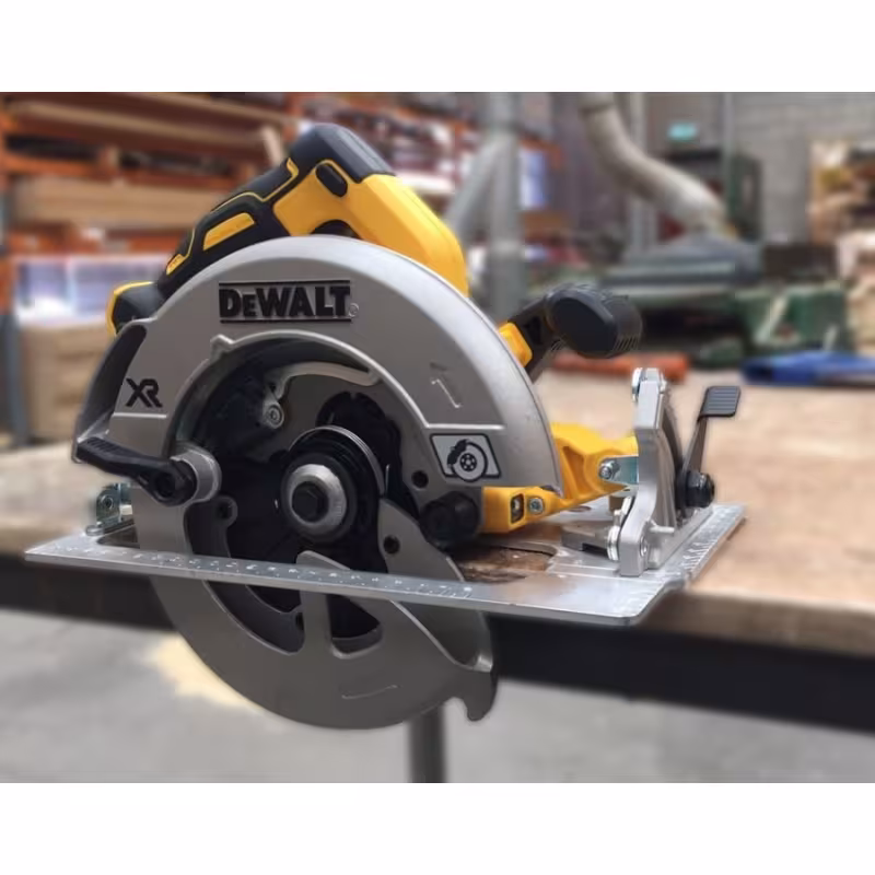 Пила дисковая аккумуляторная DeWALT DCS570N
