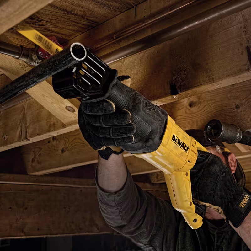 Пила сабельная сетевая DeWALT DWE305PK