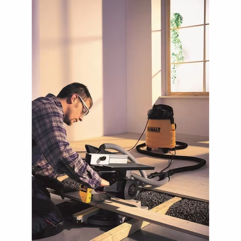 Пила торцовочная сетевая DeWALT DW711