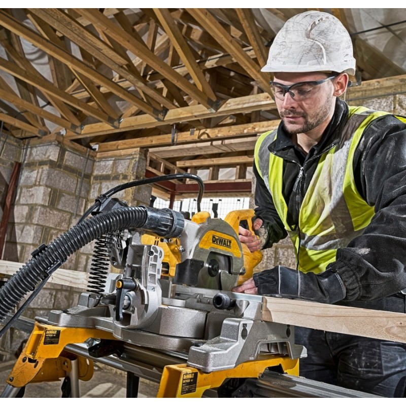 Пила торцовочная сетевая DeWALT DWS777