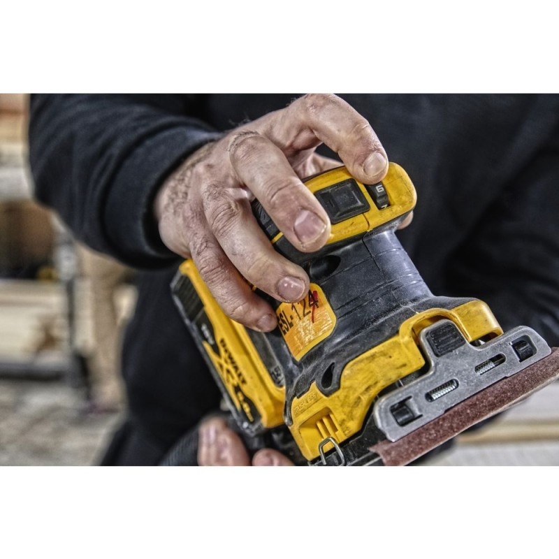 Машина плоскошлифовальная аккумуляторная DEWALT DCW200N