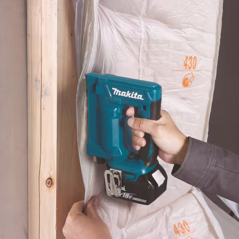 Степлер аккумуляторный Makita DST112Z