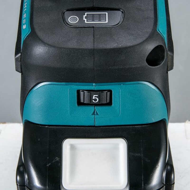 Шлифмашина угловая аккумуляторная Makita LXT DGA518ZU