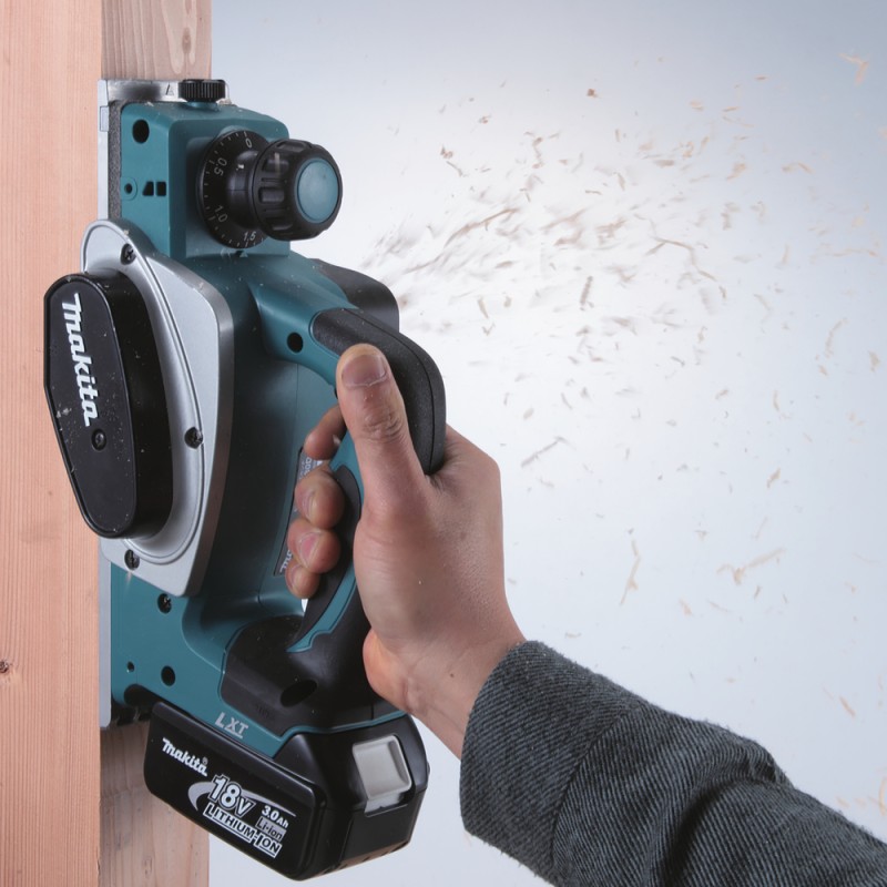 Рубанок аккумуляторный Makita DKP180RFE
