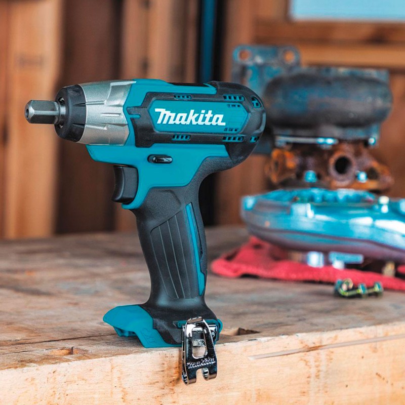 Гайковерт аккумуляторный ударный Makita TW141DWAE