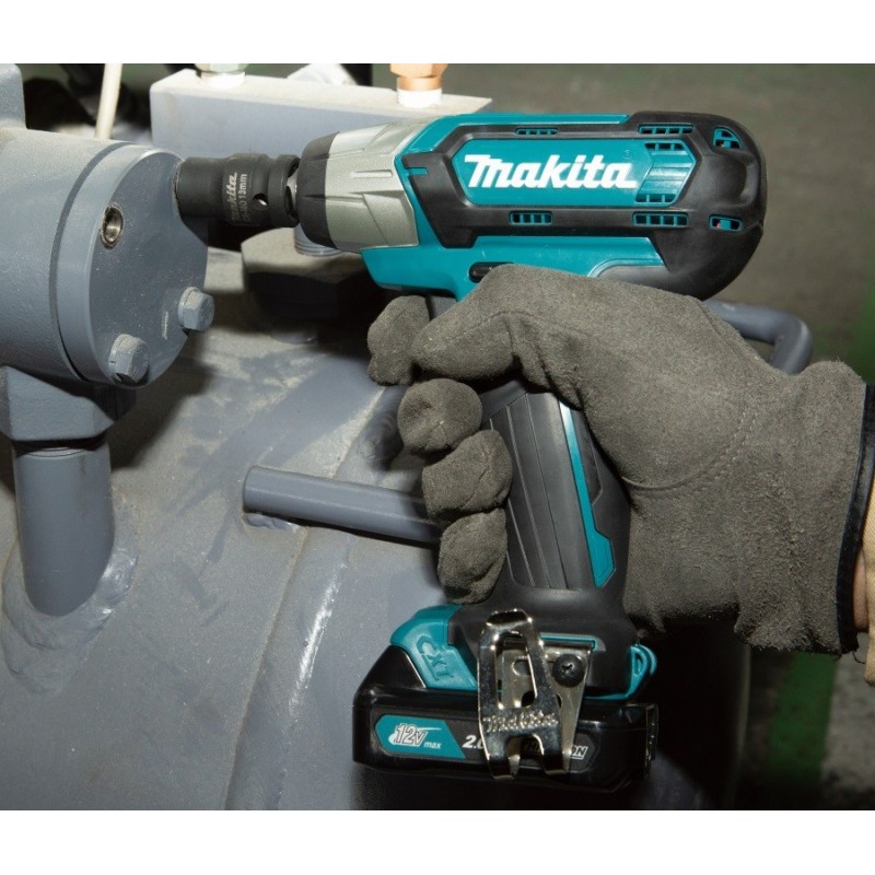 Гайковерт аккумуляторный ударный Makita TW141DWAE