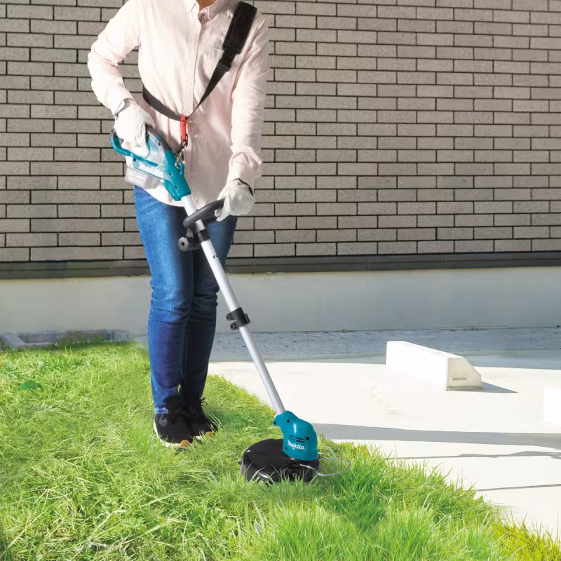 Триммер аккумуляторный Makita UR100DWAEX