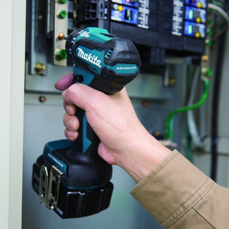 Дрель-шуруповерт аккумуляторная Makita LXT DDF083Z