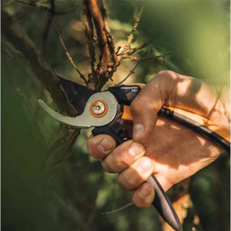 Секатор плоскостной Fiskars Solid  P341