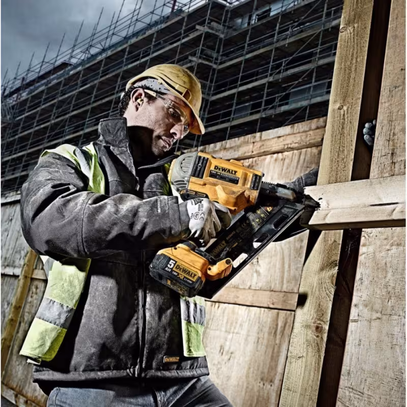 Нейлер аккумуляторный DeWALT DCN692N