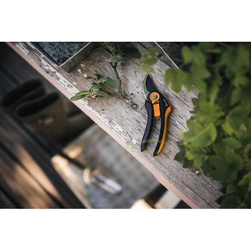 Секатор плоскостной Fiskars Smartfit P541