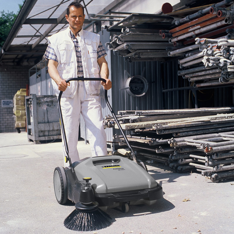 Машина подмeтальная механическая Karcher KM 70/20 C