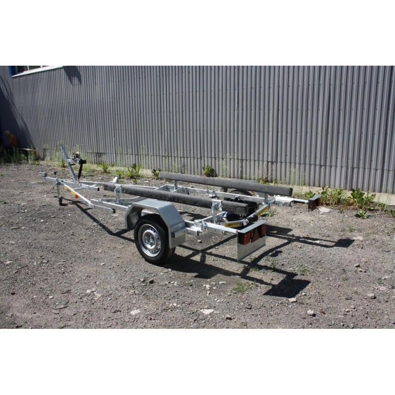 Прицеп лодочный одноосный Вектор ЛАВ 81015С, ложементы