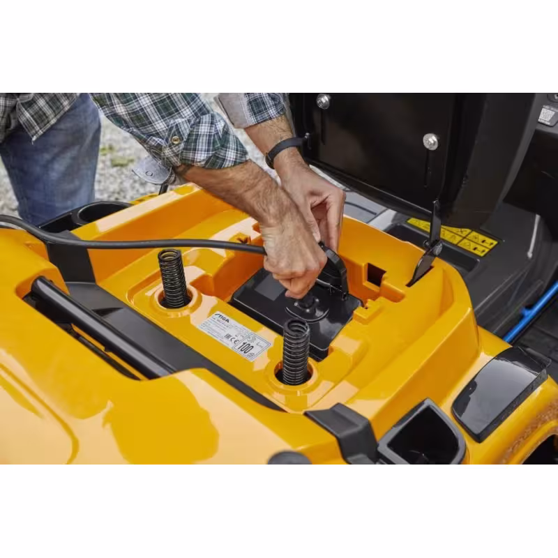 Трактор садовый аккумуляторный Stiga e-Ride C500