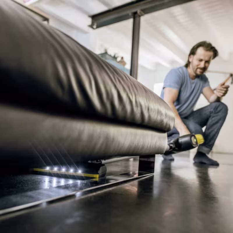 Пылесос беспроводной вертикальный Karcher VC 6 Cordless OurFamily