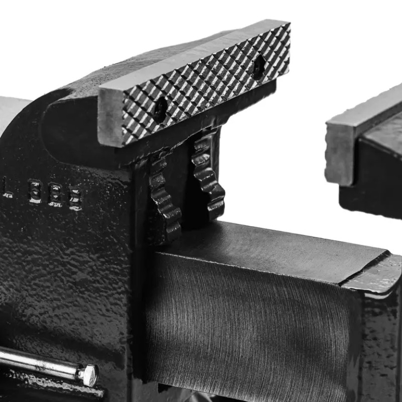 Тиски слесарные Runtec RT-ST5T, 125 мм