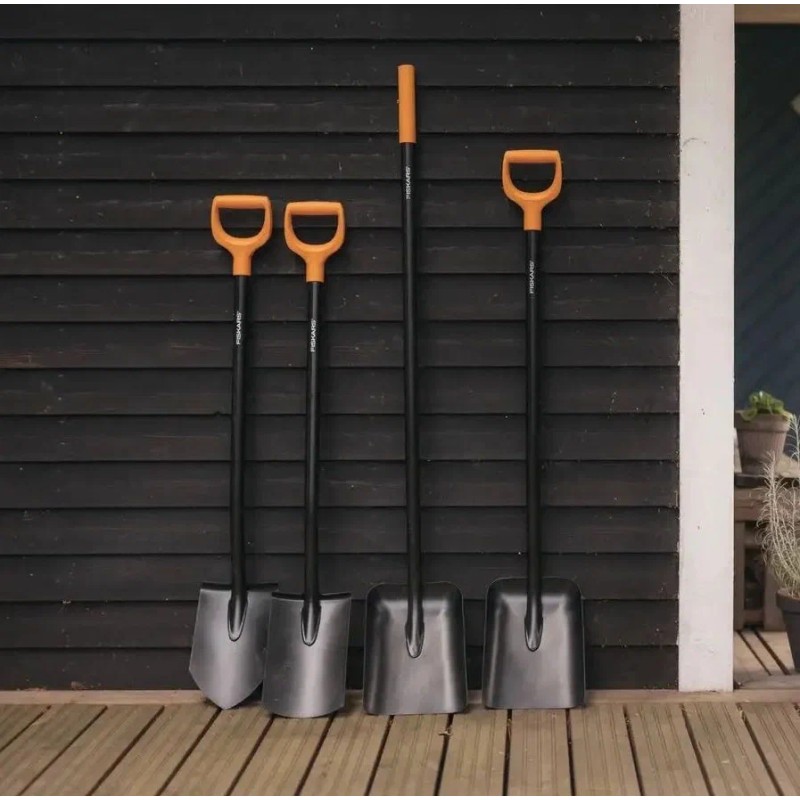 Лопата совковая Fiskars Solid 1066718