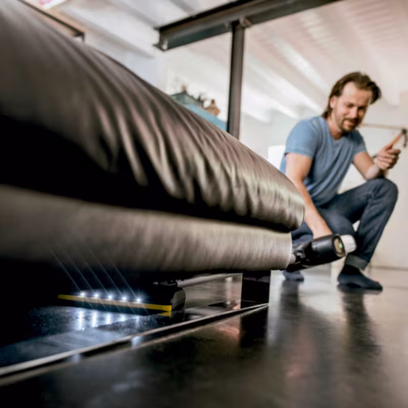 Пылесос беспроводной вертикальный Karcher Cordless ourFamily VC 6