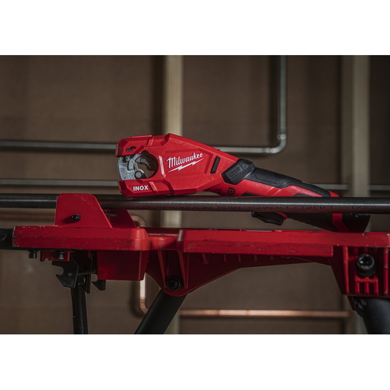 Труборез аккумуляторный Milwaukee M12PCSS-0