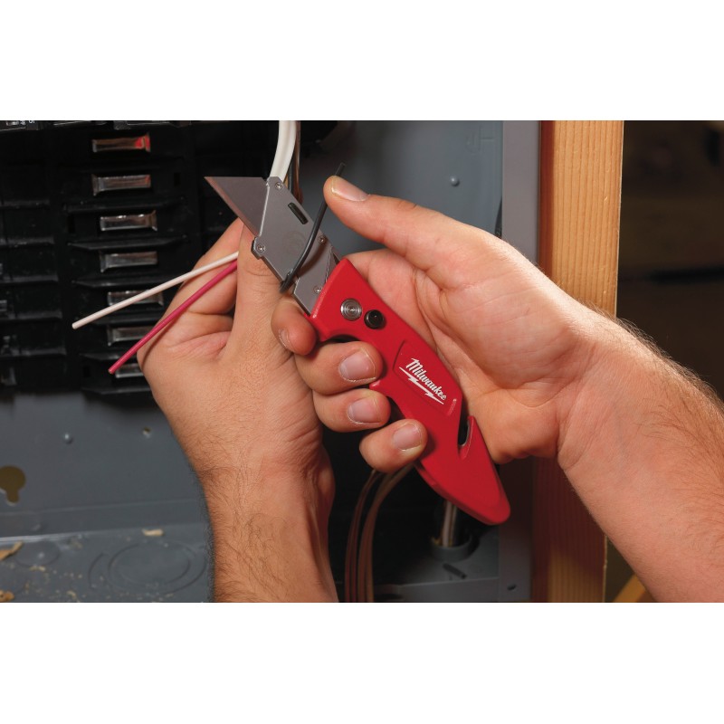 Нож складной Milwaukee Fastback с отсеком для хранения лезвий 4932471358