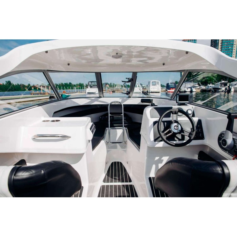 Катер Phoenix 600HT в комплекте с лодочным мотором Tohatsu MFS 140