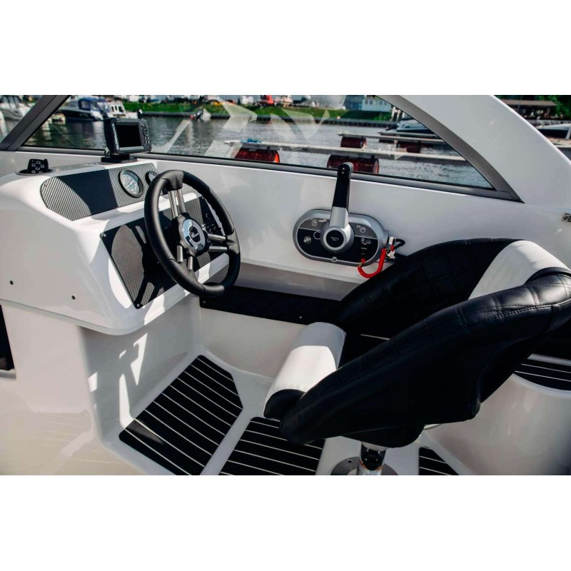 Катер Phoenix 600HT в комплекте с лодочным мотором Tohatsu MFS 140