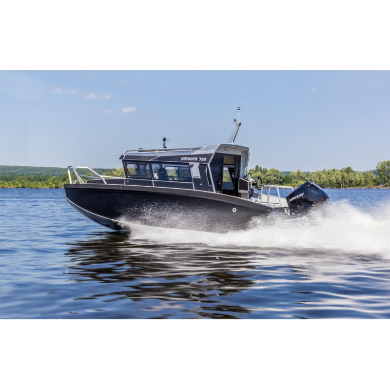 Лодка моторная VBoats Voyager 700 Cabin c лодочным мотором Mercury F 200 XL Pro XS