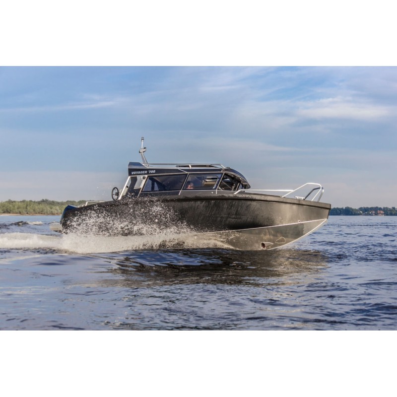 Лодка моторная VBoats Voyager 700 Cabin c лодочным мотором Mercury F 200 XL Pro XS