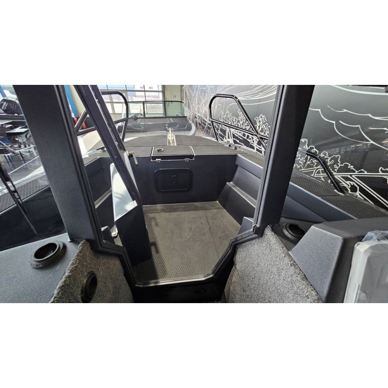 Лодка моторная NorthSilver Cabin 690