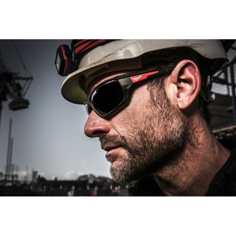 Очки защитные открытые Milwaukee Perfomance 4932471884