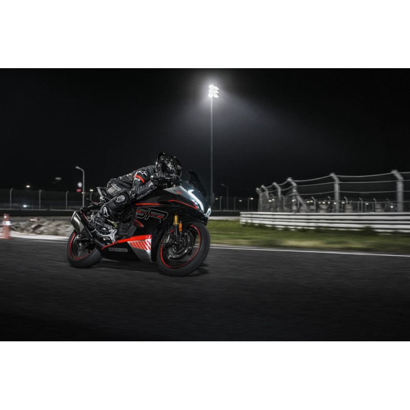 Мотоцикл спортивный CFMOTO 450SR, черный